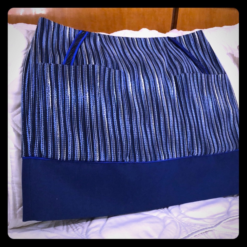 Tahari mini skirt